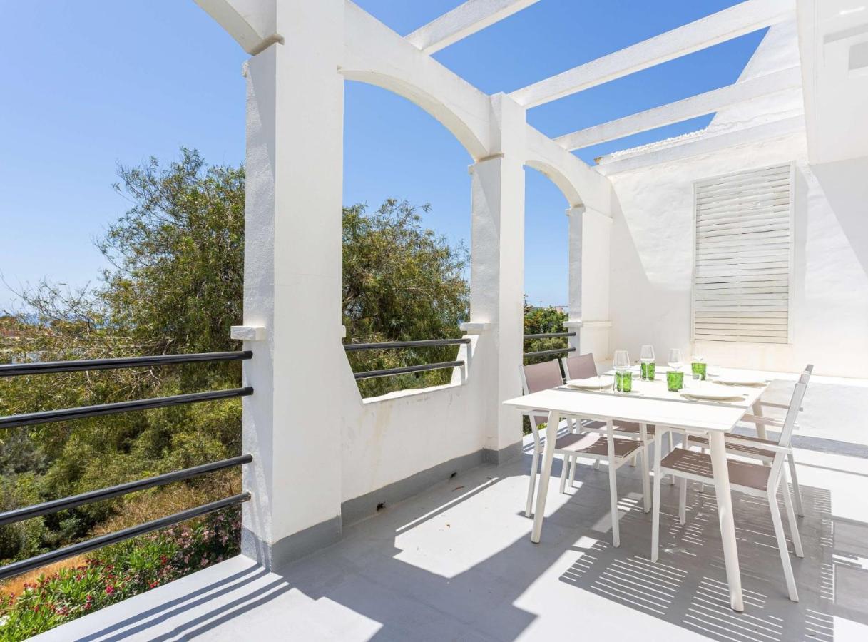 Vakantiehuis Modern Townhouse With Sea View In
